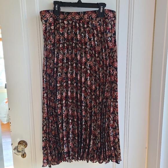 Max Studio Women's skirt - Picture 8 of 14